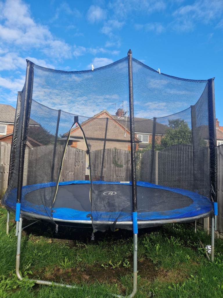 14ft  trampoline  and enclosure 