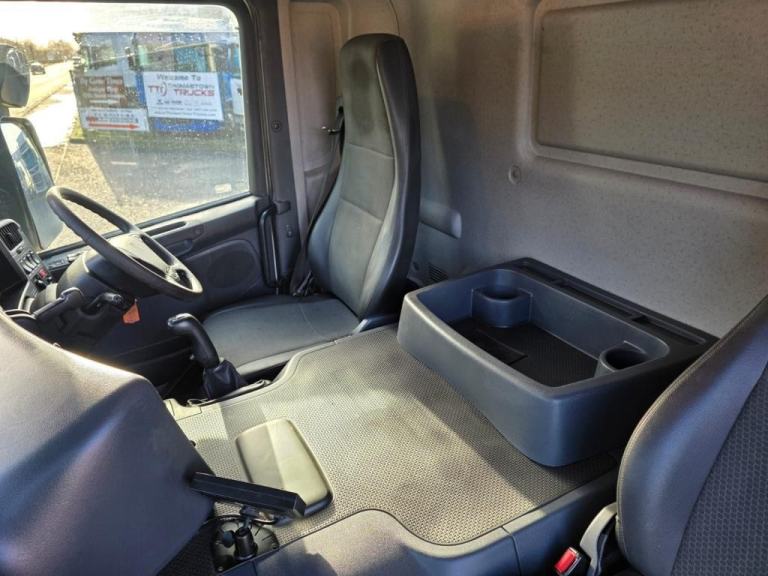 2015 Scania P320 6X2 Twin Wheel 27ft Curtainsider Body