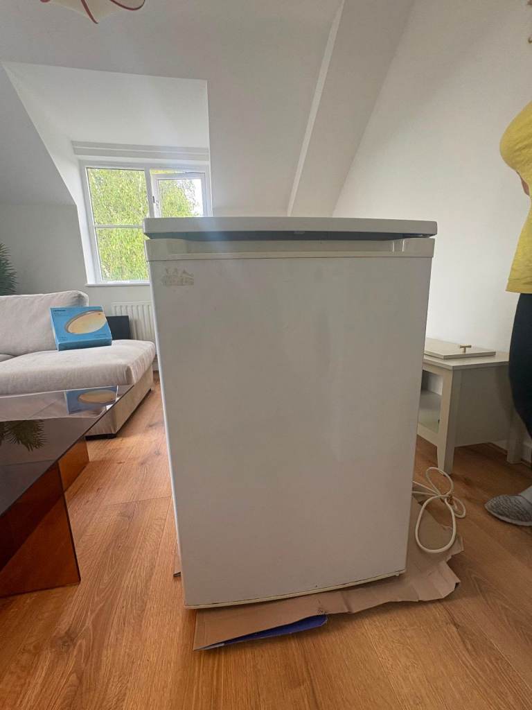 Small Under Counter Fridge Freezer – White, Good Condition