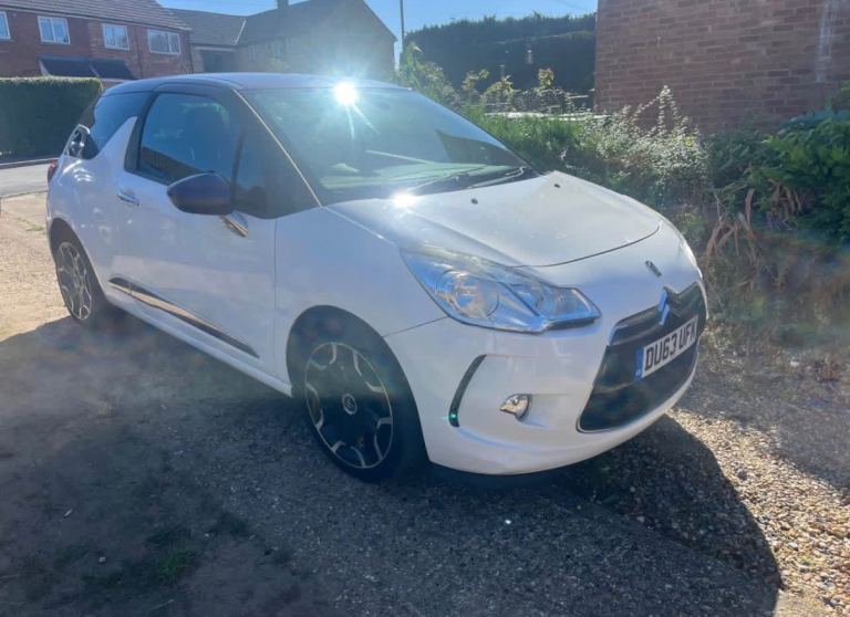 Citroen, DS3, Hatchback, 2013, Manual, 1598 (cc), 3 doors