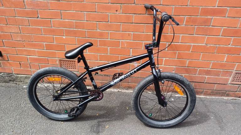 Invert Spectre Custom BMX Bike - Specialized alloy platform pedals , good brake , good condition .