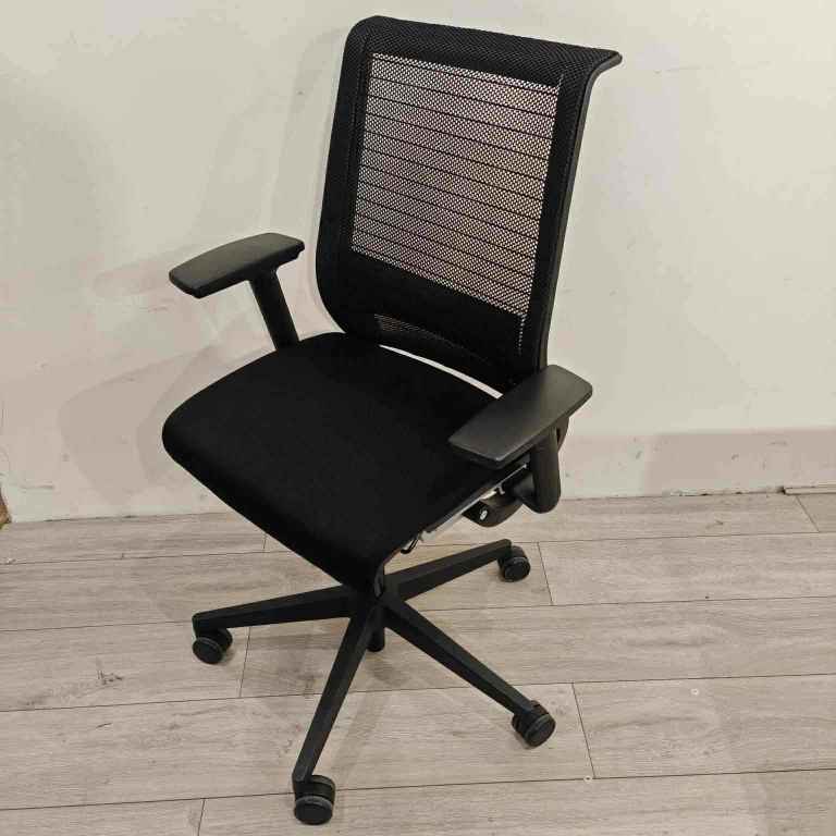 Steelcase Think V1 Operator Chair