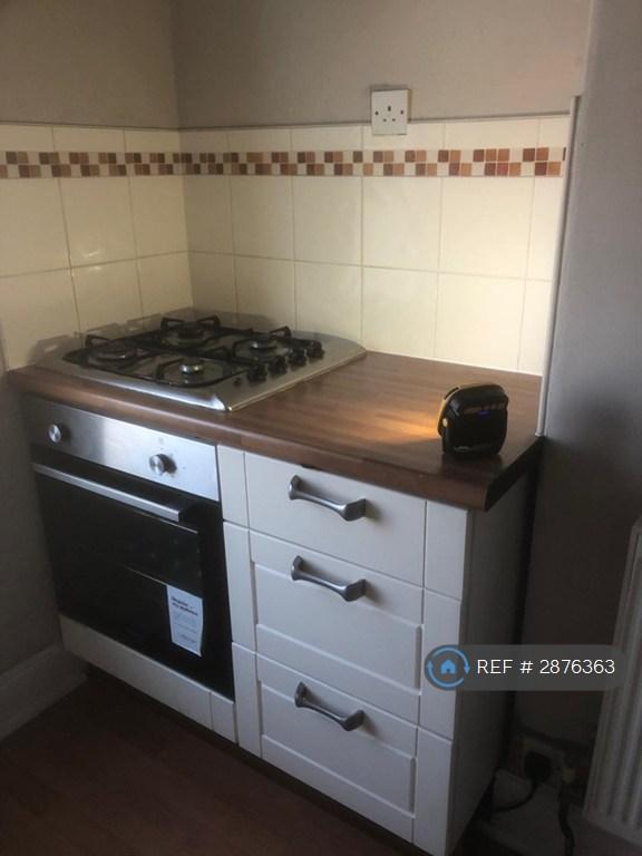 2 bedroom flat in Hull Road, Hull, HU13 (2 bed) (#2876363)