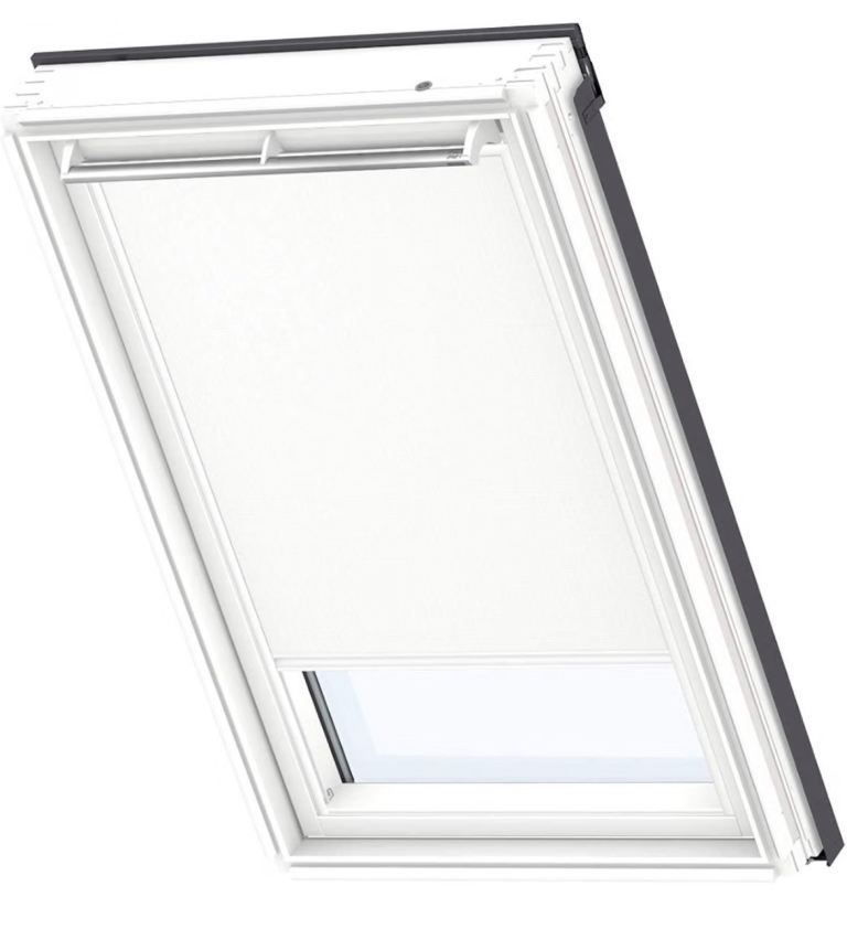 VELUX Roof Window Manual Blackout Blind with White Guide Rails, MK08