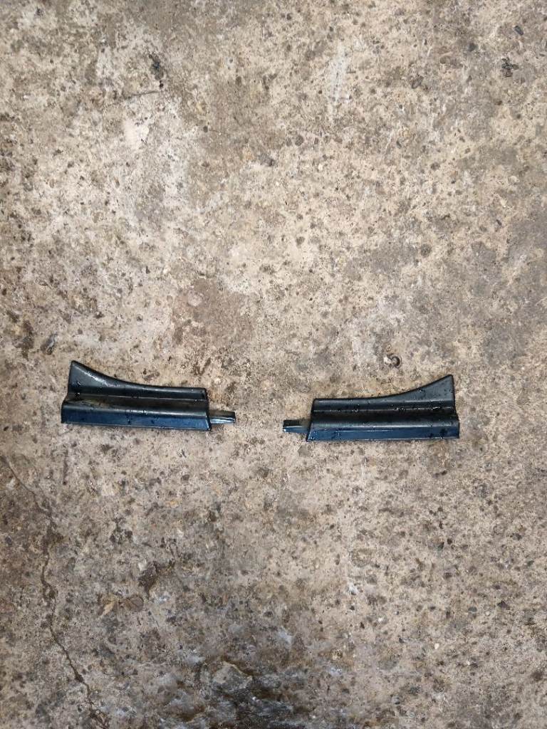 Mini r52 rear bumper hinge trim, astro black metallic, good condition 