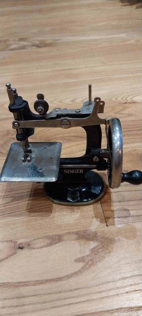 Vintage Singer Sewing Machine-Model 20