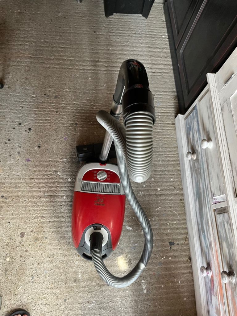 Miele cat & dog 2200w vacuum 
