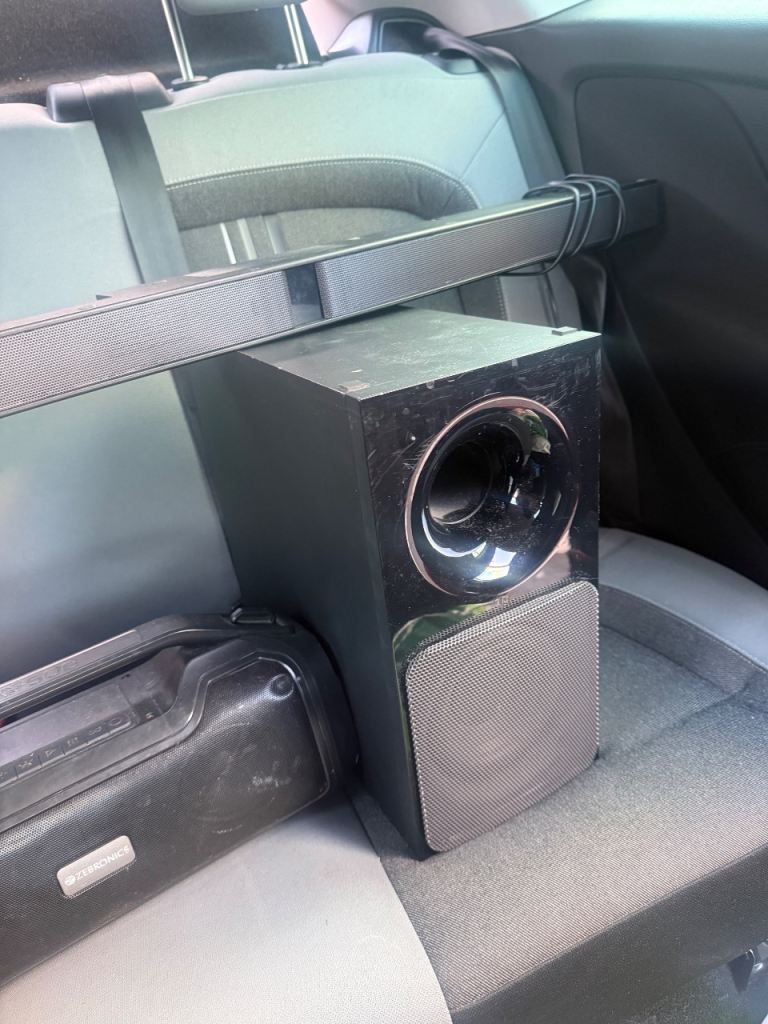 Sound bar and Bluetooth speaker 