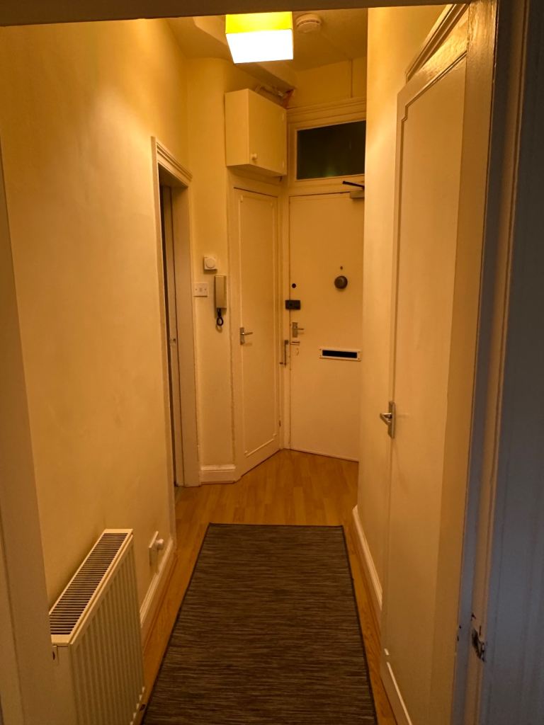 Good condition flat in polwarth area