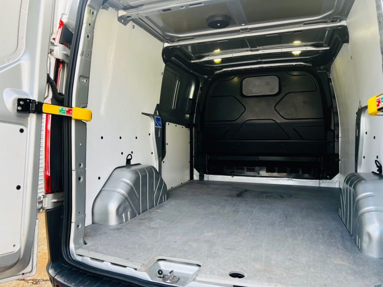 FORD TRANSIT CUSTOM PANEL VAN 2017 GENUINE LOW MILEAGE ONLY 32K FULL HISTORY MINT VAN