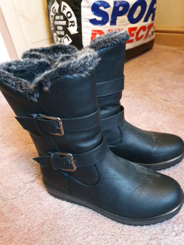 Softlight Ladies winter boots size 6 new condition 