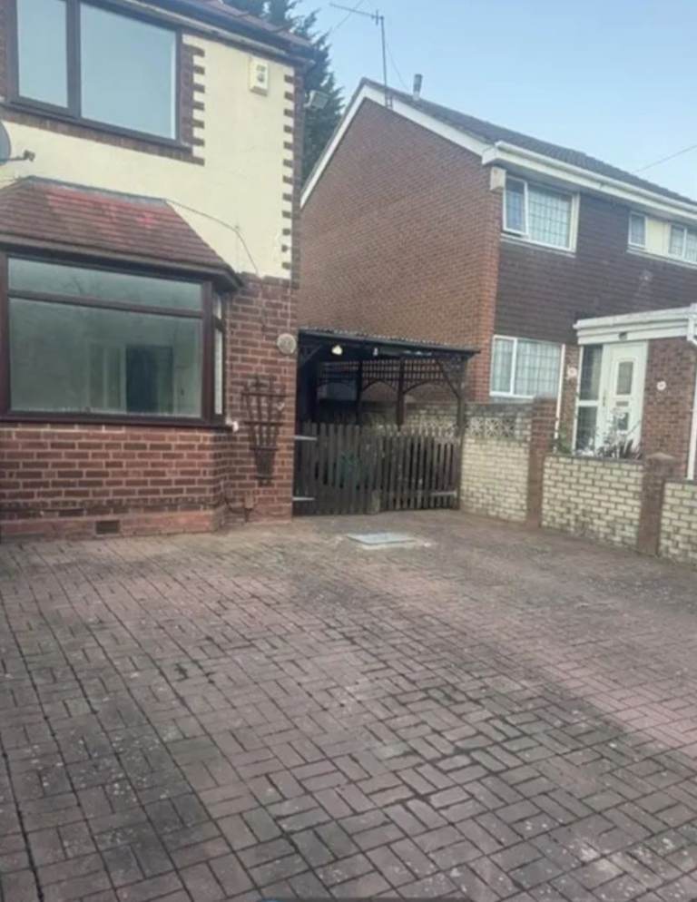 2 Bedroom house available for rent 