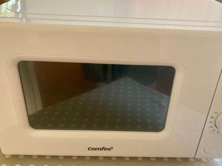 Excellent condition Comfee microwave 700W