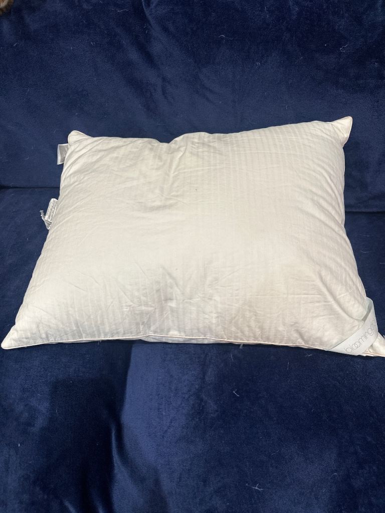White Bed feather Pillow – Good Condition