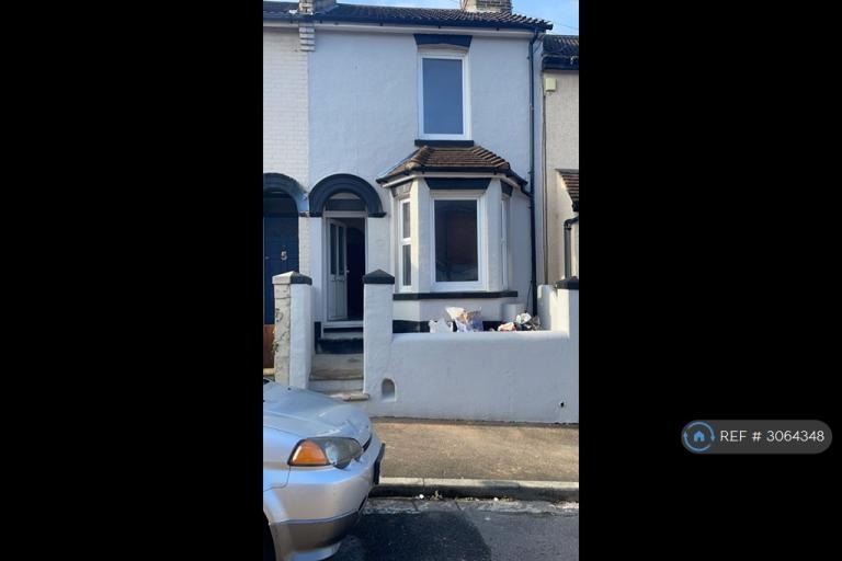 3 bedroom house in Curzon Road, Chatham, ME4 (3 bed) (#3064348)