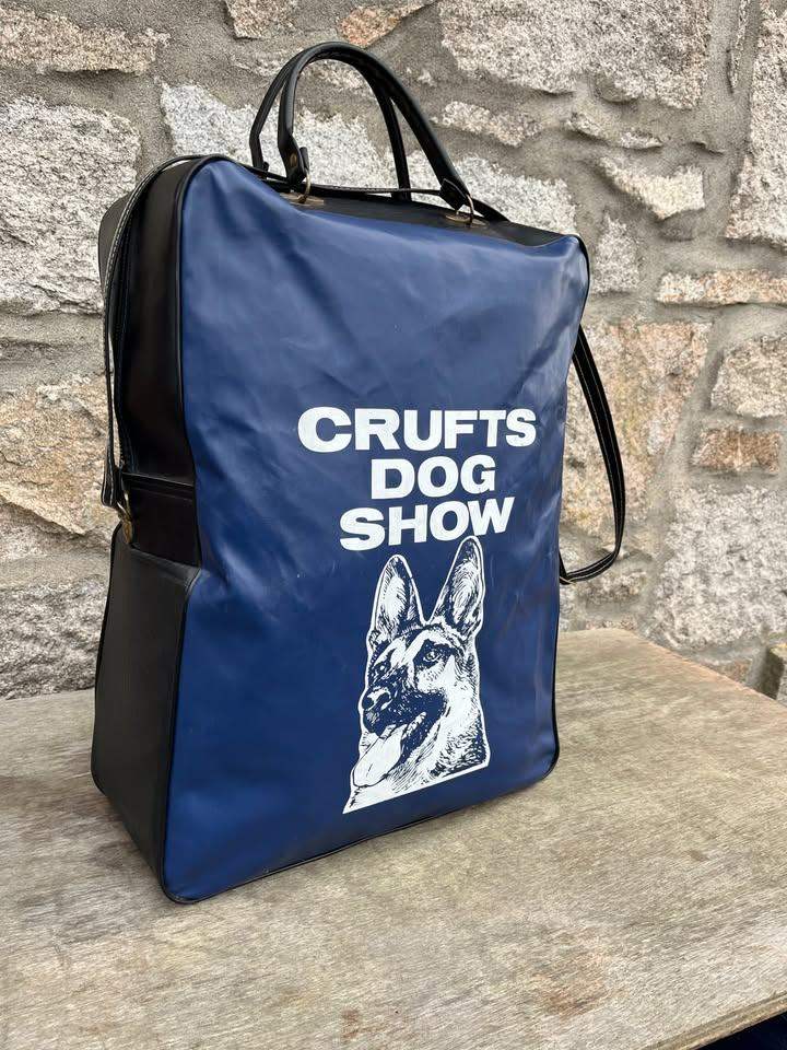 Vintage Crufts Dog Show Holdall featuring German Shepherd In very good condition
