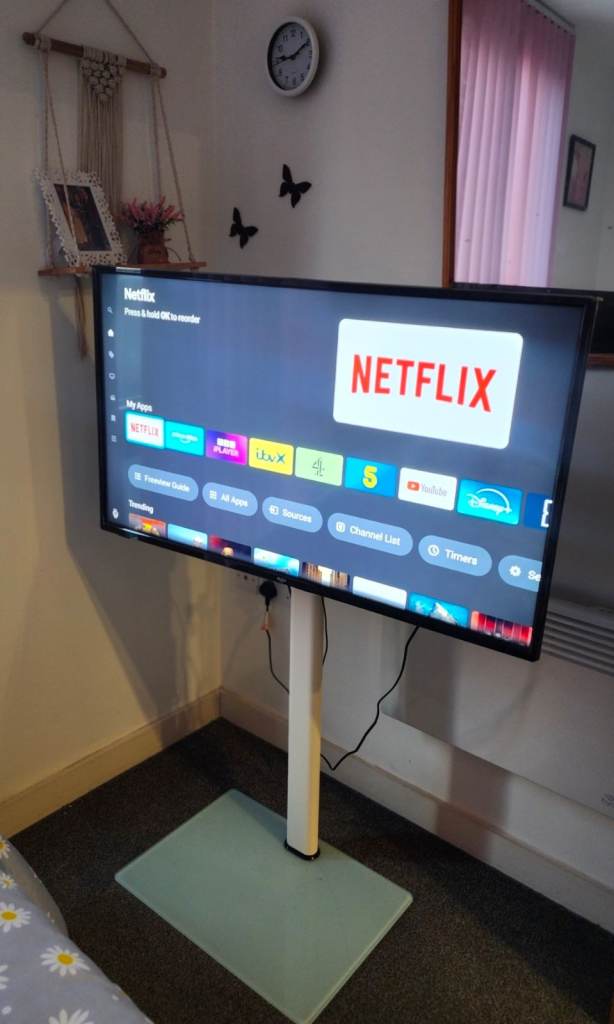 Smart TV with Glass Stand – Good Condition