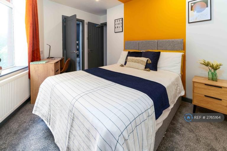 1 bedroom in Valley Road, Royton, Oldham, OL2 (#2765164)