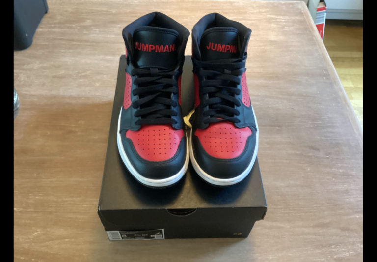 Jordan Access Jumpman red and black size 7 boxed