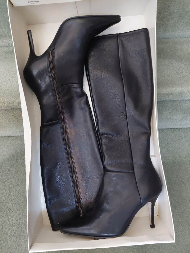 KurtGieger VickyBlack Leather Knee-High Boots with Stiletto Heel – Excellent Condition