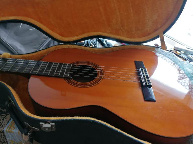 Yamaha CG110 Classical Guitar with Hard Case – Good Condition