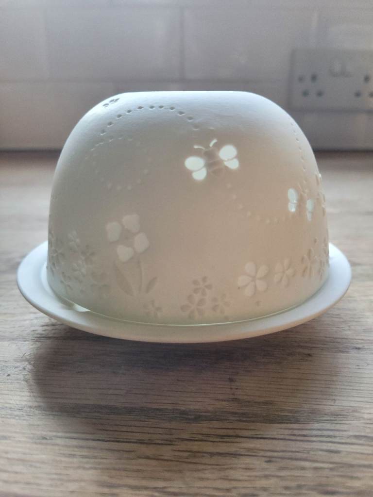 Ceramic tealight holder