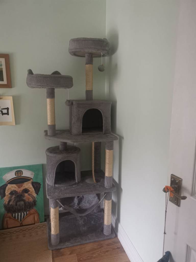 Large cat tower 