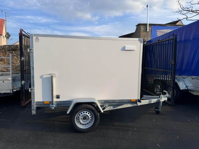 Brand New 6,8ft x 3,8ft x 4,1ft Single axle Box trailer with Barn doors 750KG Un braked