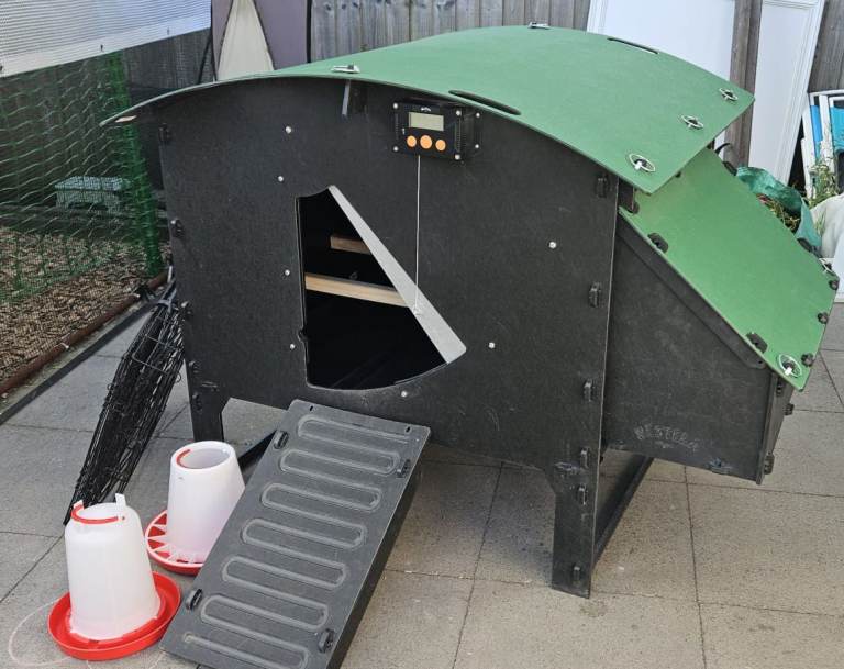 Nestera Large Lodge Chicken Coop with Autodoor