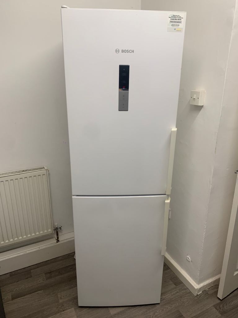 Bosch Freestanding Fridge Freezer – White, Excellent Condition