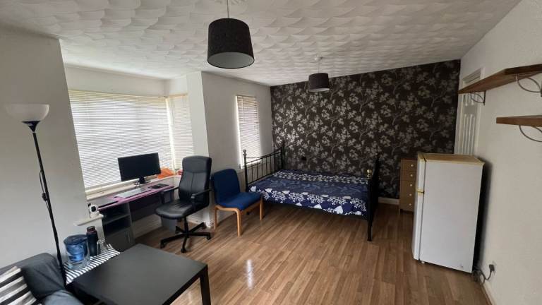 MASTER DOUBLEROOM RENTAL CITY OF CENTRAL MILTONKEYNES MK13 NEG.700PCM INC BILLS  