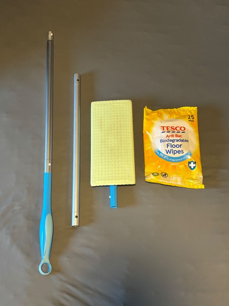 Flat Mop with Telescopic Handle and Floor Wipes – New