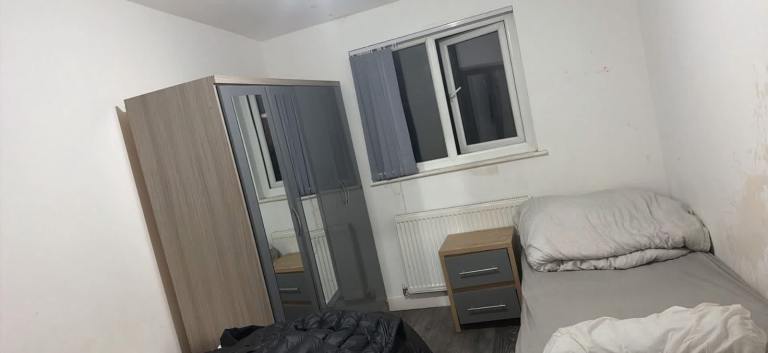 1 Bed Space in Shared Twin Room – Longsight M13