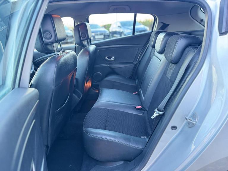 2009 Renault Megane 1.9 dCi Privilege Euro 4 5dr HATCHBACK Diesel Manual