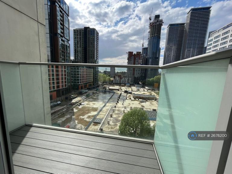 Studio flat in Pan Peninsula Square, London, E14 (#2678200)