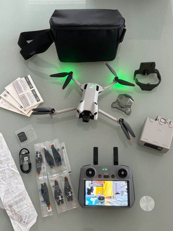 DJI Mini 4 Pro Fly More Combo Pack