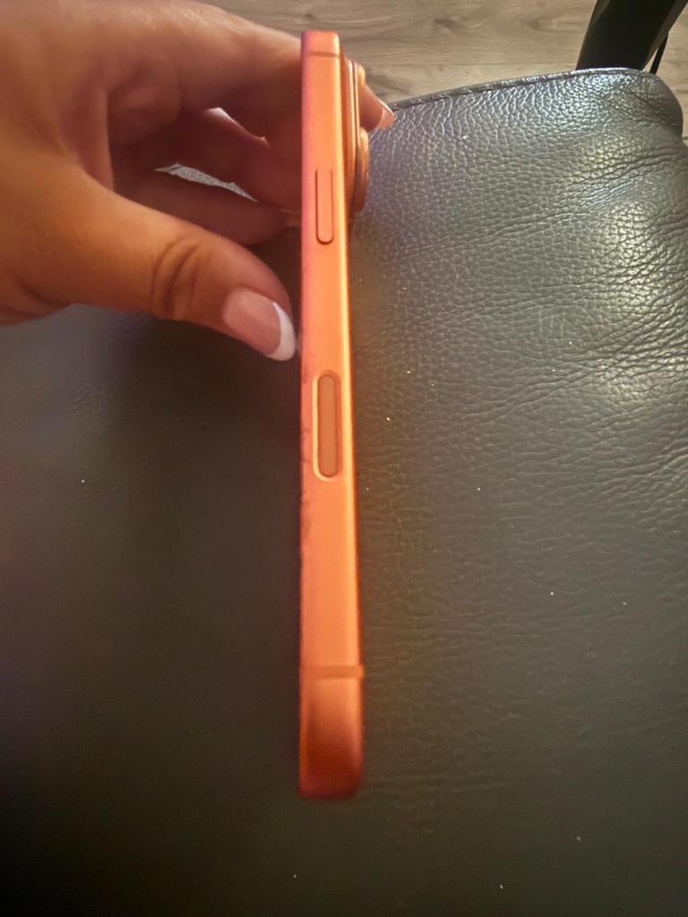 iPhone 17 pro cosmic orange 