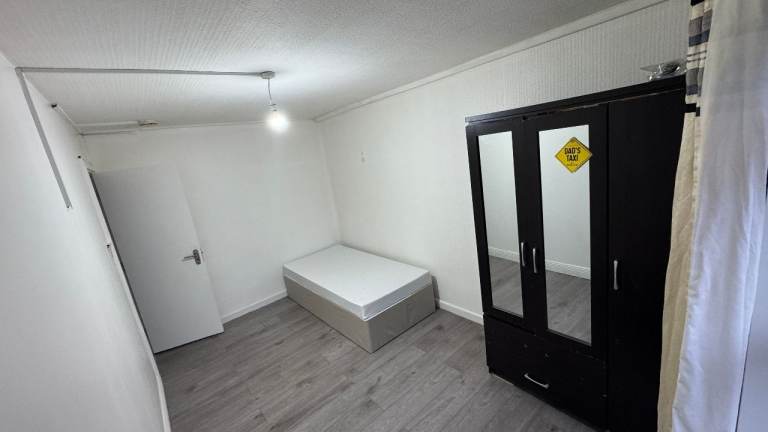 Bedroom with Private Garden- Furnished- Bills Included, WiFi - Stratford