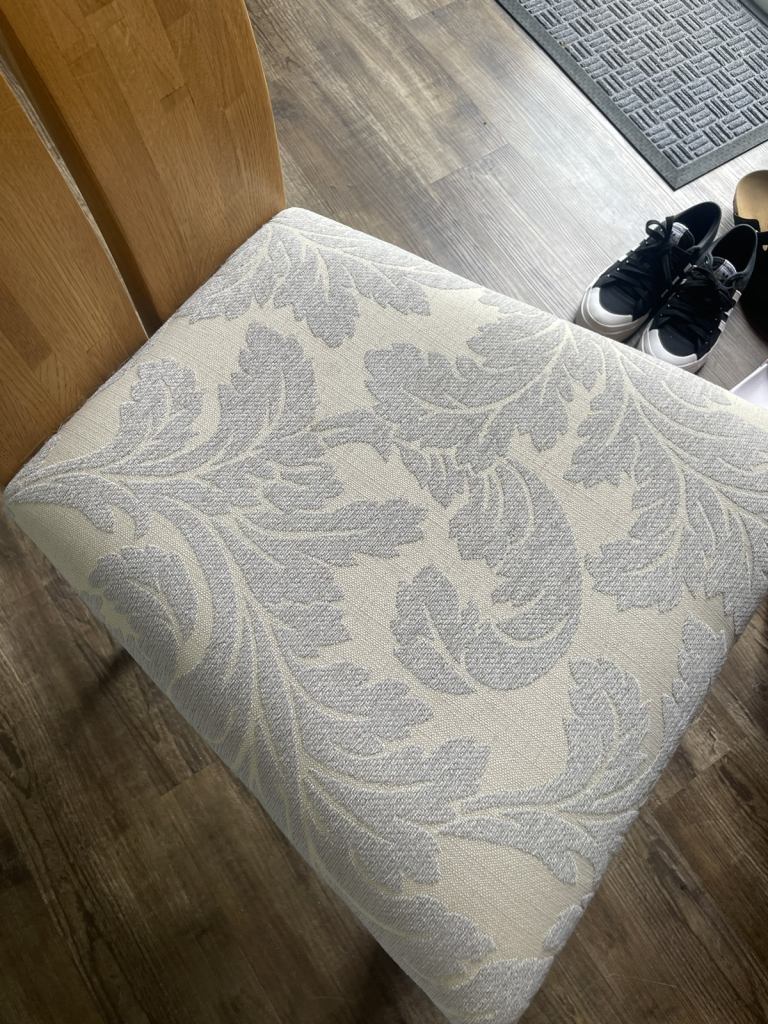 Table and 6 chairs 