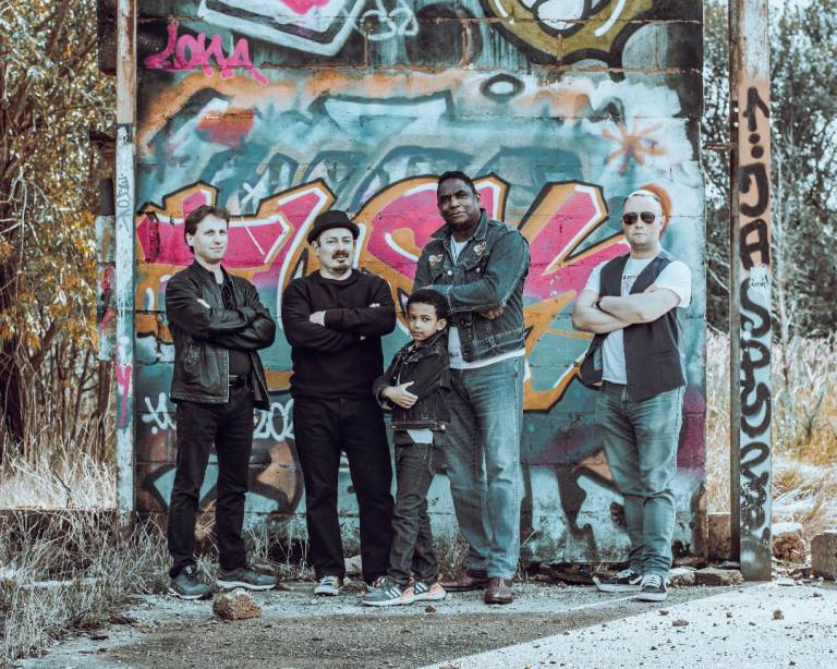 BASS PLAYER WANTED 4 TOURING BAND ROCK POP REGGAE SOUL BLUES COVERS & ORIGINALS