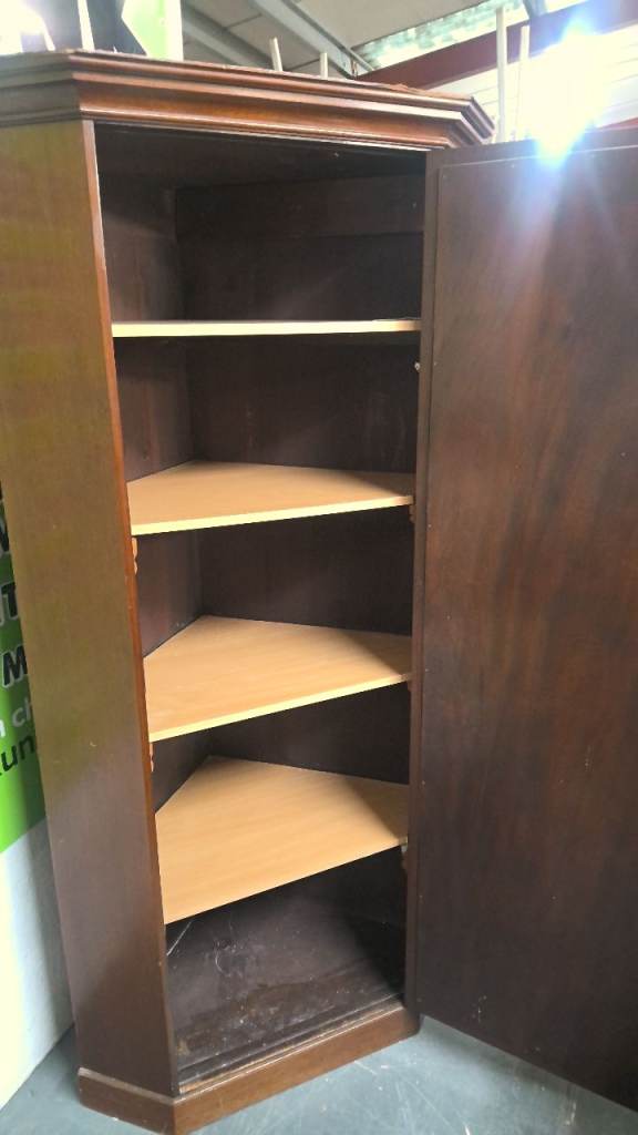 antique Victorian mahogany corner wardrobe / cabinet