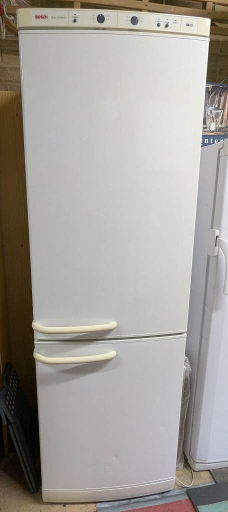 Bosch Fridge Freezer (free standing) with 60/40 ratio fridge to freezer. 