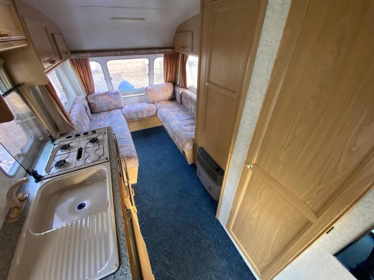 BAILEY HUNTER 440/4 - 1999 - 4 BERTH - WASHROOM & SHOWER - BARGAIN BE QUICK 