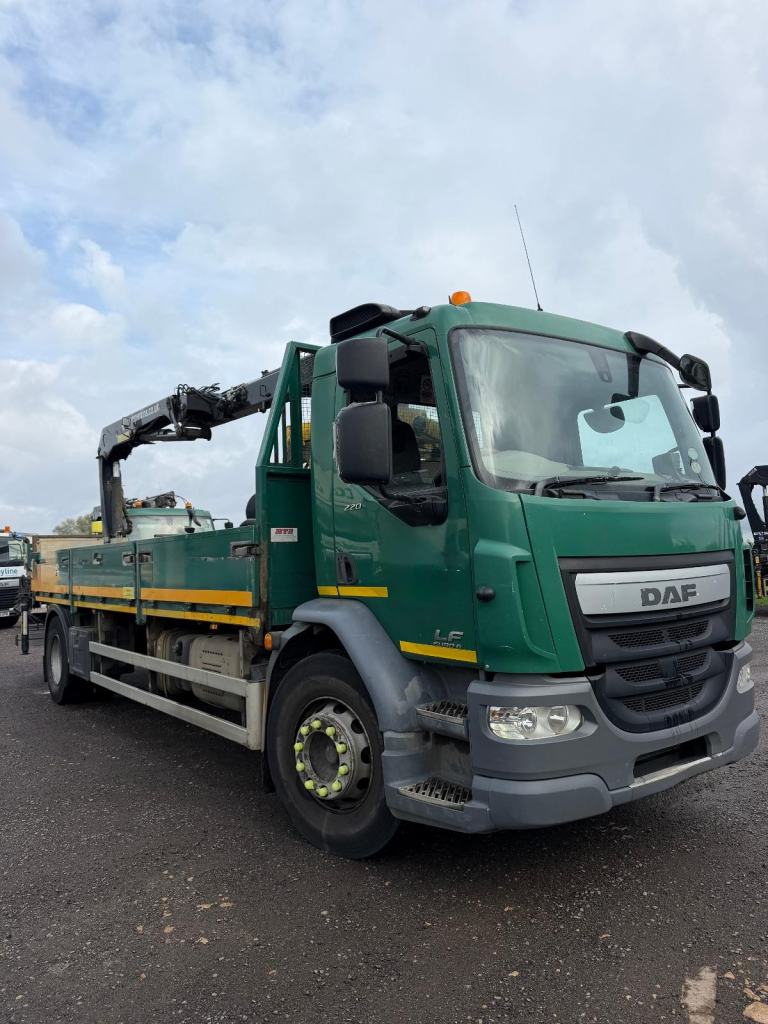 2016 DAF LF 55.220 18T DROPSIDE WITH HMF 1210 CRANE
