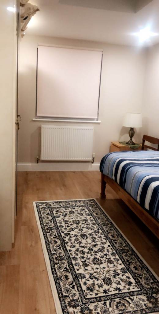 BIG MEDIUM ROOM IN WALTHAMSTOW, E17 4JR FOR £655pcm AVAILABLE NOW. (Professional ONLY)