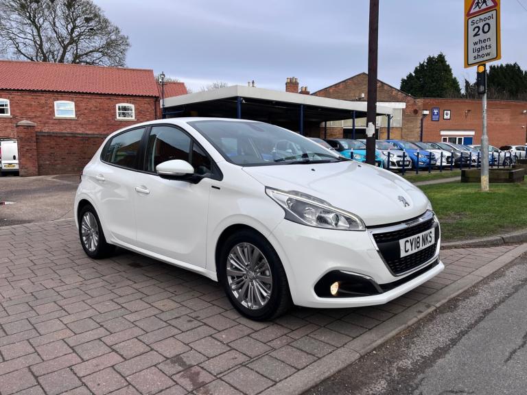 2018 Peugeot 208 1.2 PureTech 82 Signature 5dr [Start Stop] HATCHBACK Petrol Manual