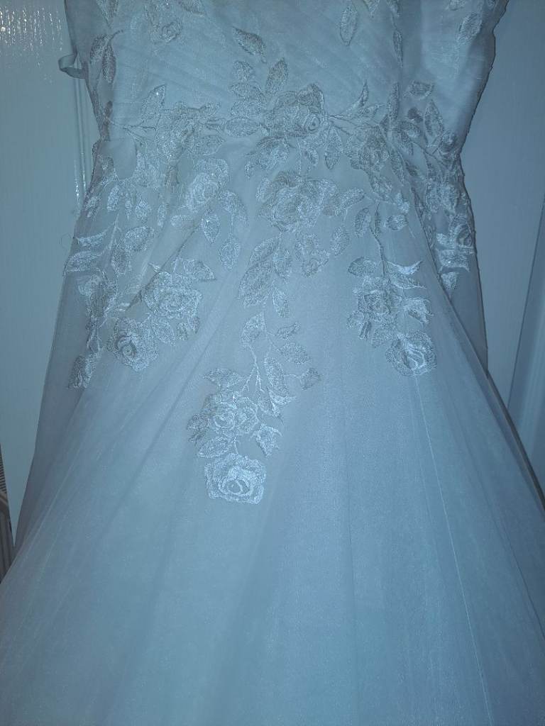 image for Beautiful size 10 wedding dress and underskirt and hoop + veil