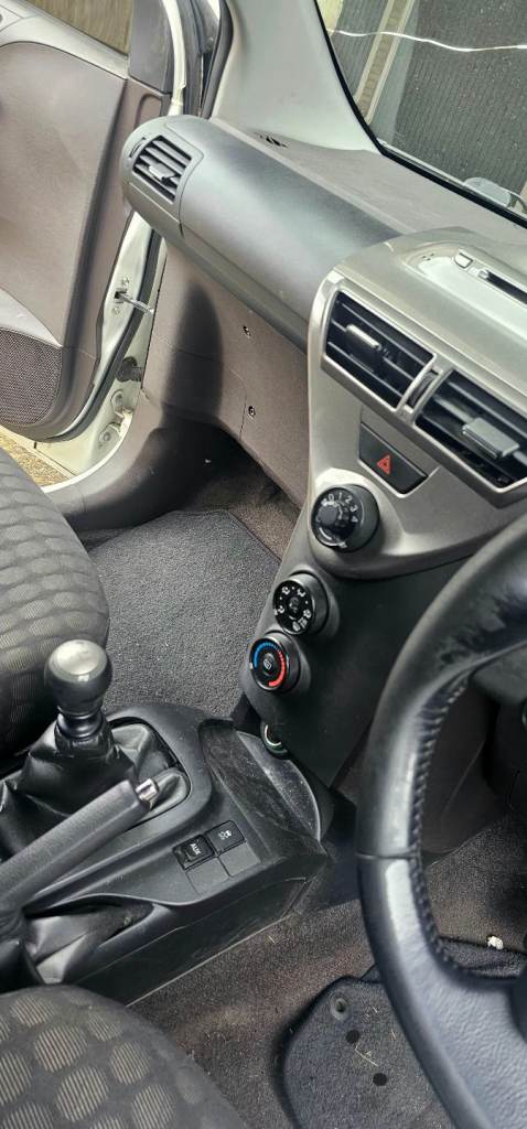 Toyota, IQ, Hatchback, 2009, Manual, 998 (cc), 3 doors