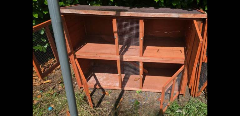 Large rabbit hutch