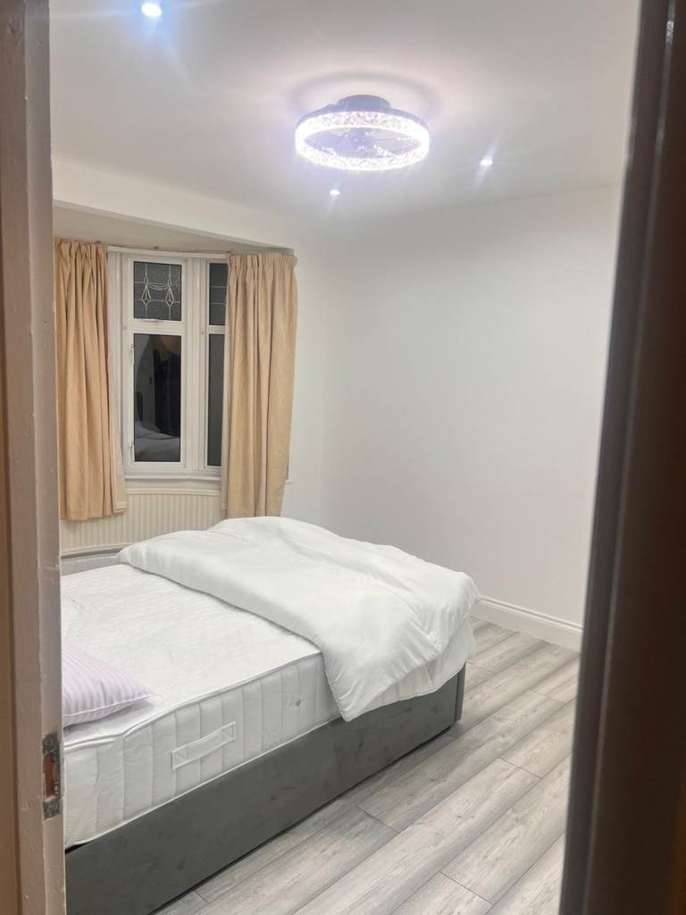 Large Double Room To Rent